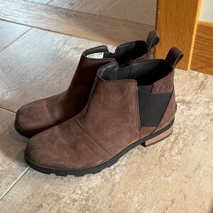 Like new women’s Sorel waterproof leather ankle boots!